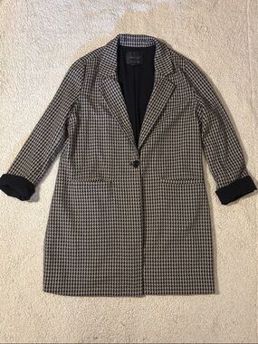 Sanctuary Beige and Black Houndstooth Medium Coat